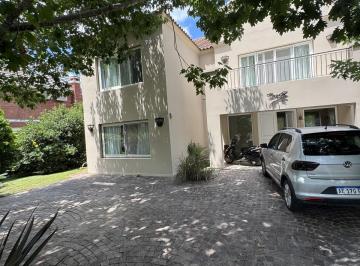 Casa · 307m² · 5 Dormitorios · Casa en Ayres de Pilar