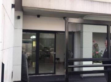 Local comercial · 46m² · Banco Centenera 800. Impecable Local en Alquiler!