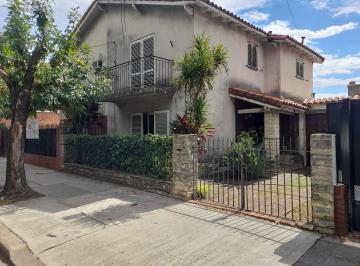 Casa de 4 ambientes, Villa Urquiza · Casa en Barrio Parque Cornelio Saavedra