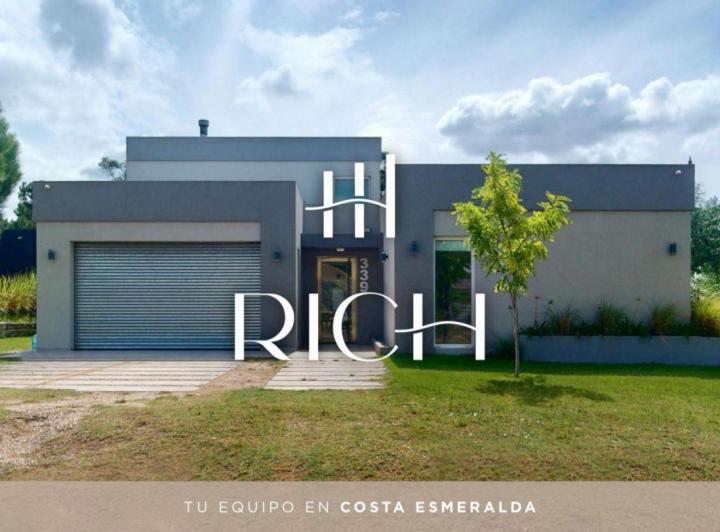 Casa · 300m² · 5 Ambientes · 1 Cochera