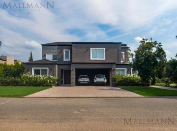 Casa · 360m² · 8 Ambientes · 2 Cocheras · Casa en Pilar Golf Club Barrio Pevero | Mallmann Propiedades