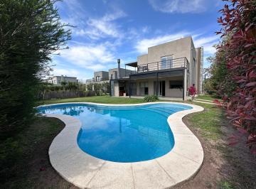 Casa · 260m² · 5 Ambientes · 2 Cocheras · Aquiler Anual Barrio Los Sauces Nordelta