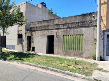 FRENTE · Casa 2 Dorm. a Reciclar
