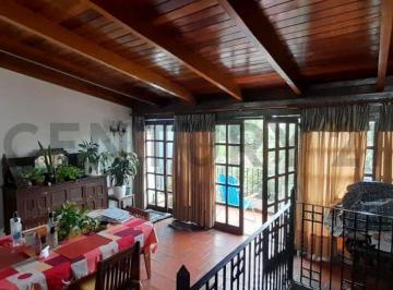Casa · 151m² · 2 Dormitorios · Oportunidad - Hermosa Casa Frente a La Plaza! / Posible Uso Comercial