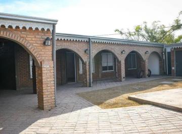 Casa · 140m² · 4 Ambientes · Alquila - 2 Dorm. - Campiña de Piñero