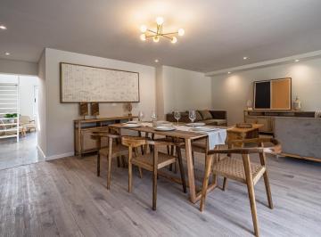 Casa · 220m² · 3 Dormitorios · 1 Cochera · Venta/permuta - Casa 3 Dorm. con Pileta - Funes Hills Miraflores S/ Av Principal.
