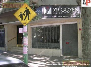 Local comercial · 44m² · Local 5.3 X 7 Cocina 1 Baño Sobre Av con Renta