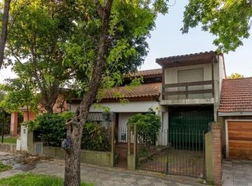 Casa de 4 ambientes, Esteban Echeverría · Casa en Venta de 3 Dorm. C/ Cochera en Monte Grande