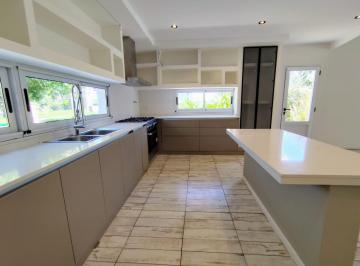 Casa · 212m² · 5 Ambientes · 2 Cocheras · Casa en Venta, 5 Ambientes, en Haras Santa María, Loma Verde, Escobar, Gba Norte
