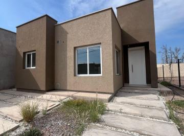 Casa de 4 ambientes, Carrodilla · Venta - Casa - Carrodilla (Semi Privado)