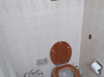 Tres dormitorios con placares y bauleras, cocina, comedor diario y Living, lava · En Venta Dpto. Centro de Cipolletti.