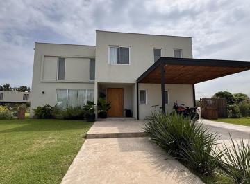 Casa · 200m² · 5 Ambientes · 2 Cocheras · Casa en Venta en Barrio La Calesa, Pilará, Pilar