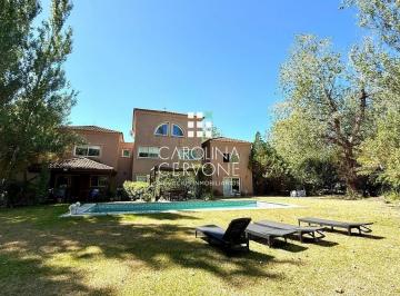 Casa · 336m² · 4 Ambientes · Casa Chalet en Venta en Altamira, Rincón de Milberg, Tigre
