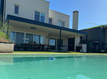 Casa · 195m² · 4 Ambientes · 4 Cocheras · Casa en Venta Barrio Vila Marina, Villanueva