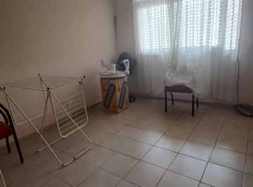 Casa de 5 ambientes, Dorrego · Venta Casa - Pasaje Caroglio