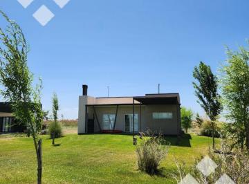 Casa · 52m² · 2 Ambientes · Venta Casa 1 Dorm - Villa Tenis Club - Mari Menuco