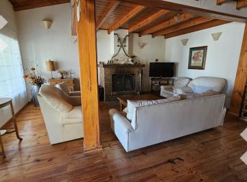 Casa · 500m² · 7 Ambientes · Venta: Casa 5 Dorm. en Club Villa Mari Menuco - Neuquen