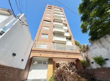 Frente · Departamento de 3 Ambientes con Cochera Cubierta