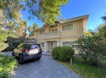 Casa · 274m² · 5 Ambientes · 1 Cochera · Casa en Alquiler en Highland Park Cc, Pilar, G. B. a. Zona Norte
