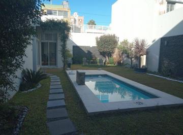 Casa · 300m² · 8 Ambientes · 2 Cocheras · Venta Casa 3 Dorm., Pileta, Quincho Cocheras