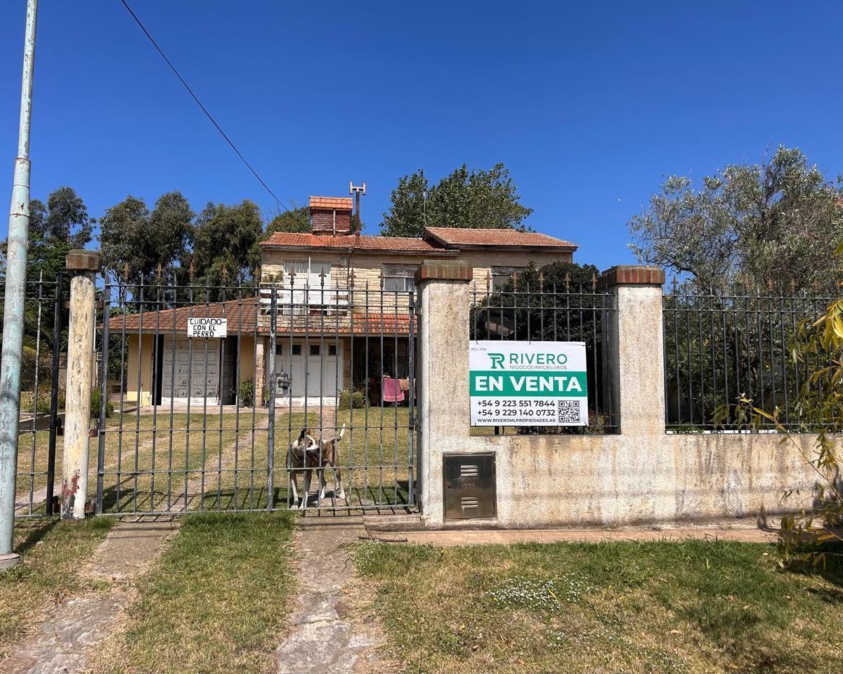 Chalet y departamento en planta alta, 300m², Playa Serena, con garaje