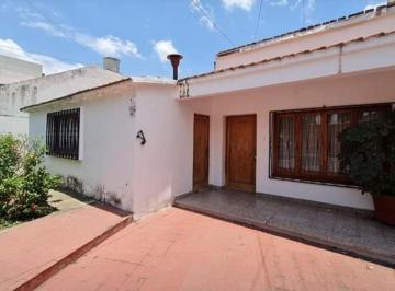 Casa · 129m² · 4 Ambientes · Muy Linda Casa 3 Dorm Vta Jardin Los Guayacanes Al 300