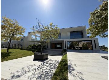 Casa · 473m² · 5 Dormitorios · 2 Cocheras · Venta con Renta Sobre La Exclusiva Cancha de Golf de Nordelta
