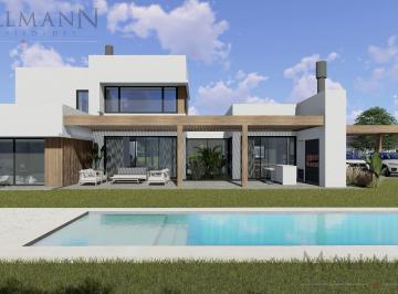 Casa · 254m² · 5 Ambientes · 2 Cocheras · Casa en Tessalia Tierra de Centauros