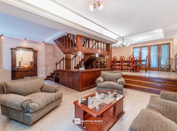 Casa · 350m² · 4 Ambientes · 1 Cochera · Venta - Casa 4 Ambientes con Parque y Quincho - Zona Chauvin