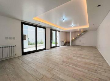Imagen 1 - Casa de pasillo única de 3 dormitorios, desarrollada en 2 plantas con patio con parrillero. Apto cré - · Casa de Pasillo Única de 3 Dorm., Desarrollada en 2 Plantas con Patio con Parrillero. Apto Cré