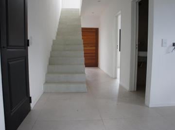 Casa · 200m² · 6 Ambientes · 2 Cocheras · Venta Casa en Santa Elena |vco Propiedades