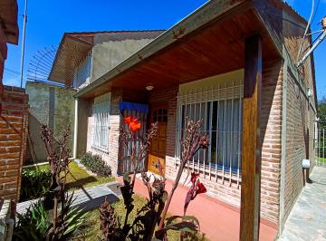 Casa de 3 ambientes, Mar del Plata · En Venta Impecable Chalet 3 Amb con Parque, a 400 m de La Costa – Oportunidad