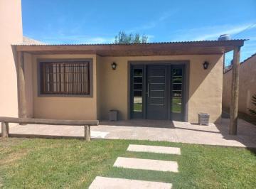 Casa · 243m² · 3 Ambientes · 1 Cochera · Venta Casa 3amb con Parque y Entrada de Autos