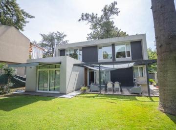 Casa · 177m² · 4 Ambientes · 2 Cocheras · Casa Venta Udaondo Impecable Estado