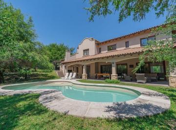 Casa · 450m² · 8 Ambientes · 1 Cochera · Venta Casa Categ Country 4 Hojas 4 Dorm con Pileta