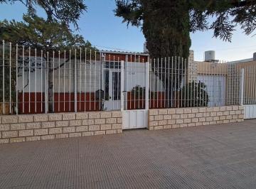Casa · 65m² · 8 Ambientes · 1 Cochera · Oportunidad Unica Casa en Avda Canada