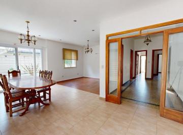 Casa · 121m² · 4 Ambientes · 2 Cocheras · Venta Casa 4amb Parrilla Quincho Berazategui