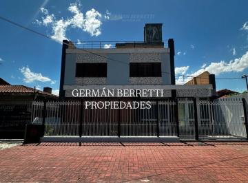 Casa de 4 ambientes, Avellaneda · Se Vende Hermosa Casa de 4 Ambientes. Doble Lote