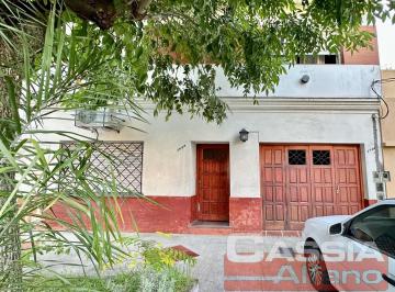 PH · 45m² · 2 Ambientes · Departamento en PH Planta Alta Tres Ambientes Al Contrafrente con Patio