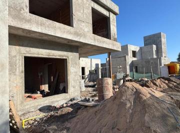 Casa · 363m² · 7 Ambientes · 2 Cocheras · Venta - Casa de 3 Dorm. - Entrega Llave en Mano - Alqarias - Siete Soles