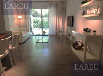 Departamento · 72m² · 3 Ambientes · 1 Cochera · Departamento Tres Ambientes Amoblado con Jardin en Bosque Alto
