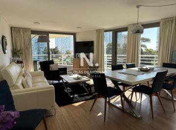Foto1 · En Venta Apartamento de 2 Dorm. en Suite en Mansa, Punta del Este.