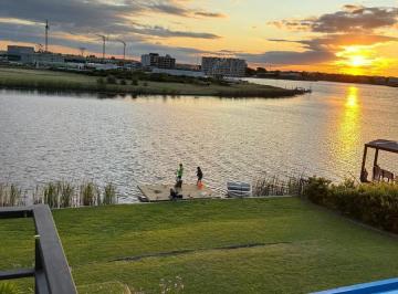 Casa · 223m² · 5 Ambientes · 2 Cocheras · Casa en Alquiler Anual Al Lago Central en Muelles Puertos del Lago