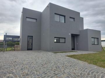 Casa · 199m² · 5 Ambientes · Casa en Venta a Estrenar de Seis Ambientes en Ceibos Puertos del Lago