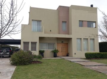 Casa · 208m² · 5 Ambientes · 2 Cocheras · Venta Casa a La Laguna, San Rafael, Villanueva