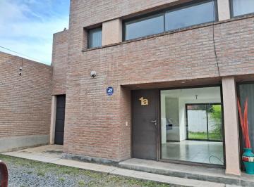 Casa · 110m² · 4 Ambientes · 1 Cochera · Duplex en Alquiler en Housing Cruz del Sur, Barrio Inaudi, 3 Dorm., 2 Baños, Sum y Pileta