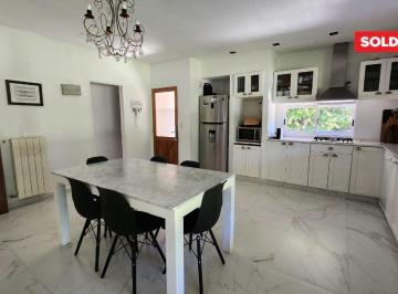 Casa · 180m² · 5 Ambientes · 4 Cocheras · Casa Venta, La Lomada, Lote Central.