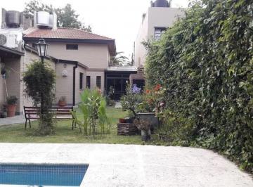 Casa · 255m² · 7 Ambientes · 2 Cocheras · Casa en Venta - 4 Dorm. 2 Baños - Cocheras - 255 m² - Gonnet, La Plata