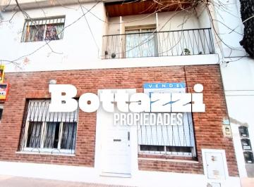 PH · 129m² · 5 Ambientes · PH Al Frente de 5 Ambientes - Permuta - Apto Credito
