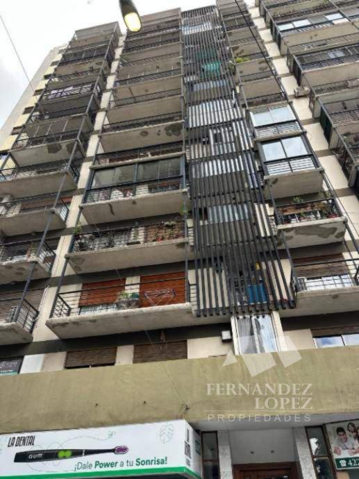 San Martin 691